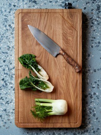 Oak board with integrated knife sharpener