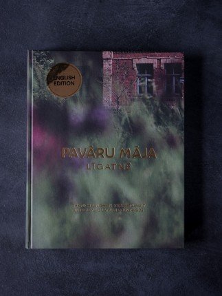 Grāmata "Pavāru māja Līgatnē" - Angliski