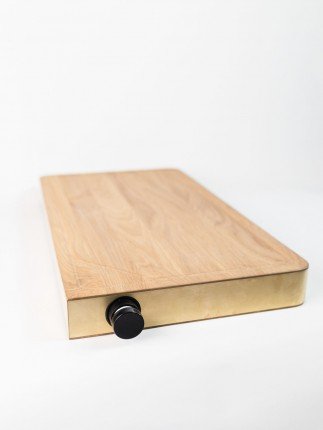 Oak board with integrated knife sharpener