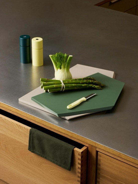ZURICH CUTTING BOARD, MEDIUM (41 cm) 